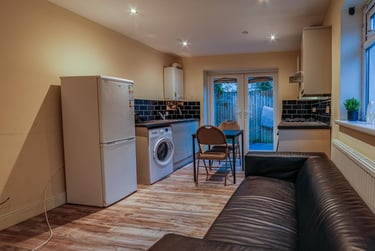 2 bed house, Colum Road, Cathays, Cardiff, CF103EL - Image 2